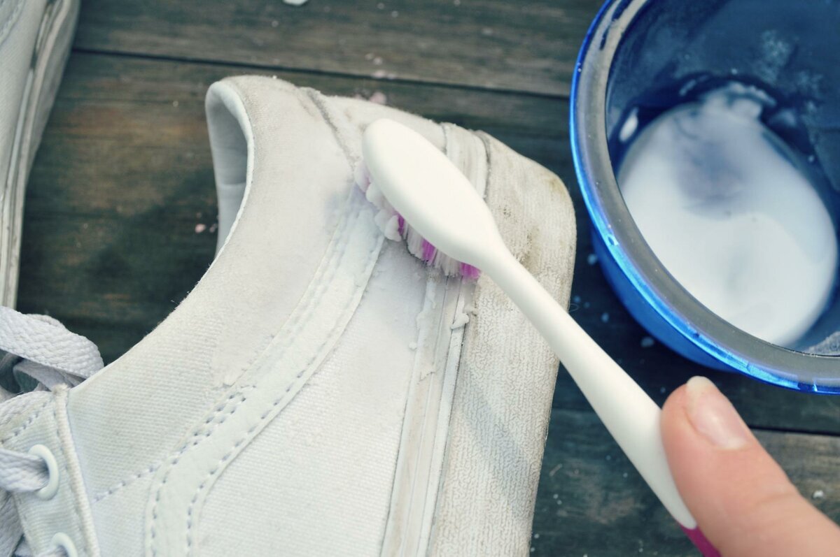 Чистка обуви зубной щеткой пластыри для отбеливание зубов